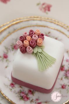 Torta Primavera con decoración floral